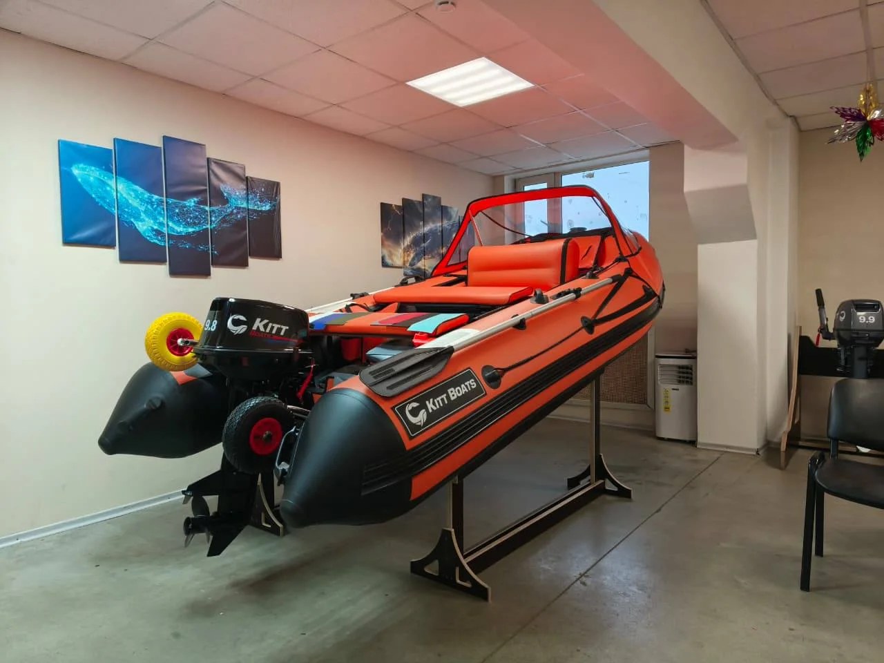 Шоурум лодок и моторов KITT BOATS в Санкт-Петербурге
